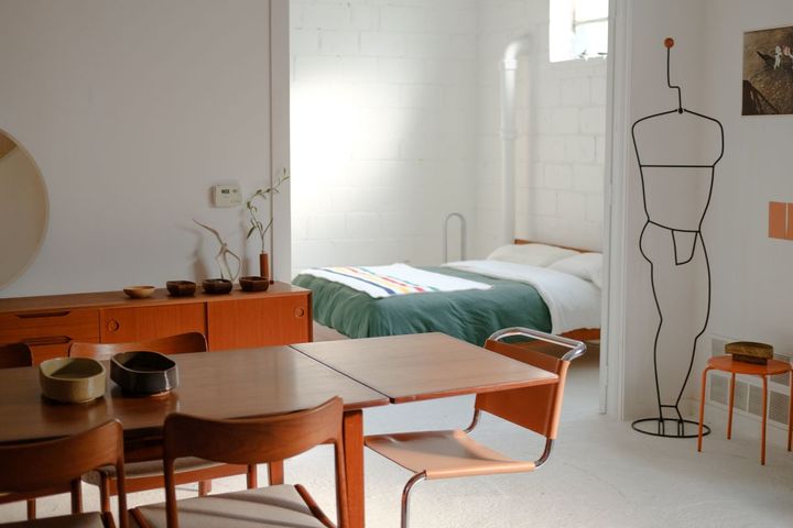 Appartement avec mobilier et déco vintage